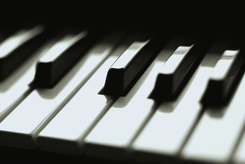 Image - touches_piano.jpg